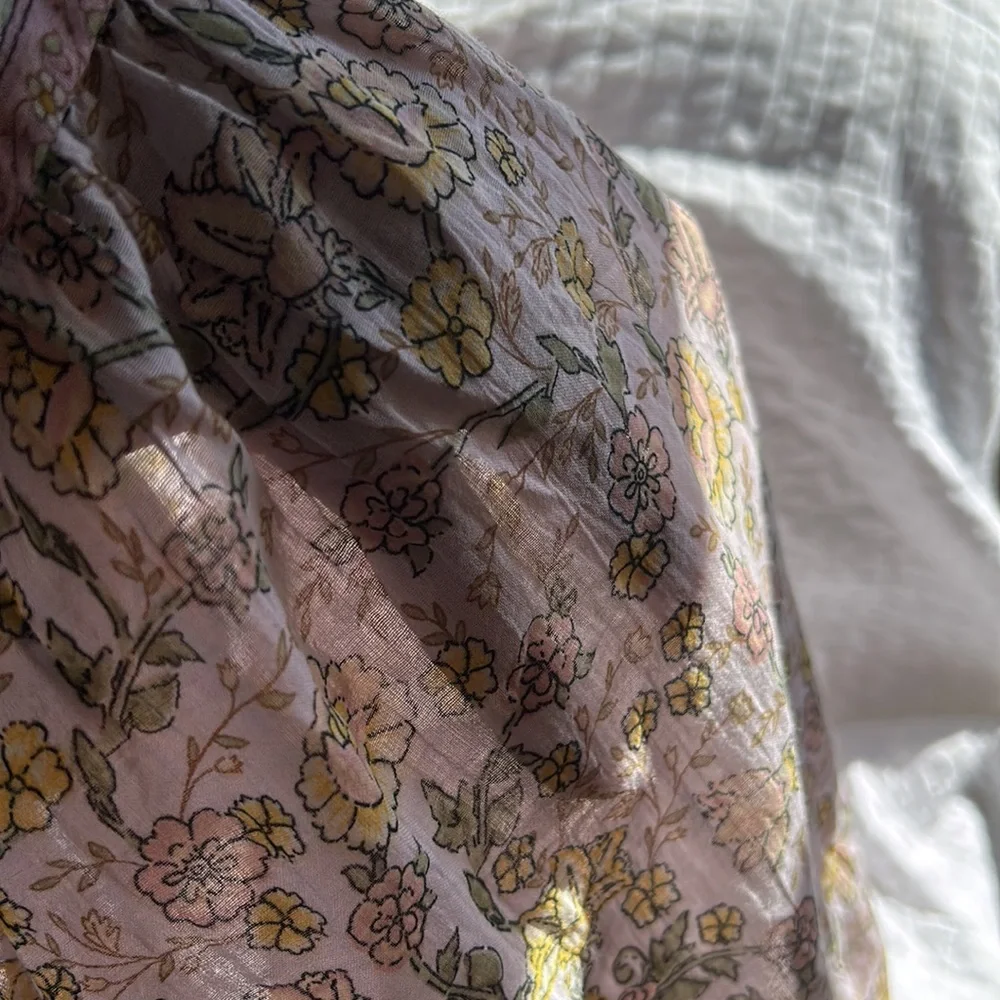 American Eagle flowy top.    Pale purple. Size S     Would easily fit Medium - Picture 14 of 14